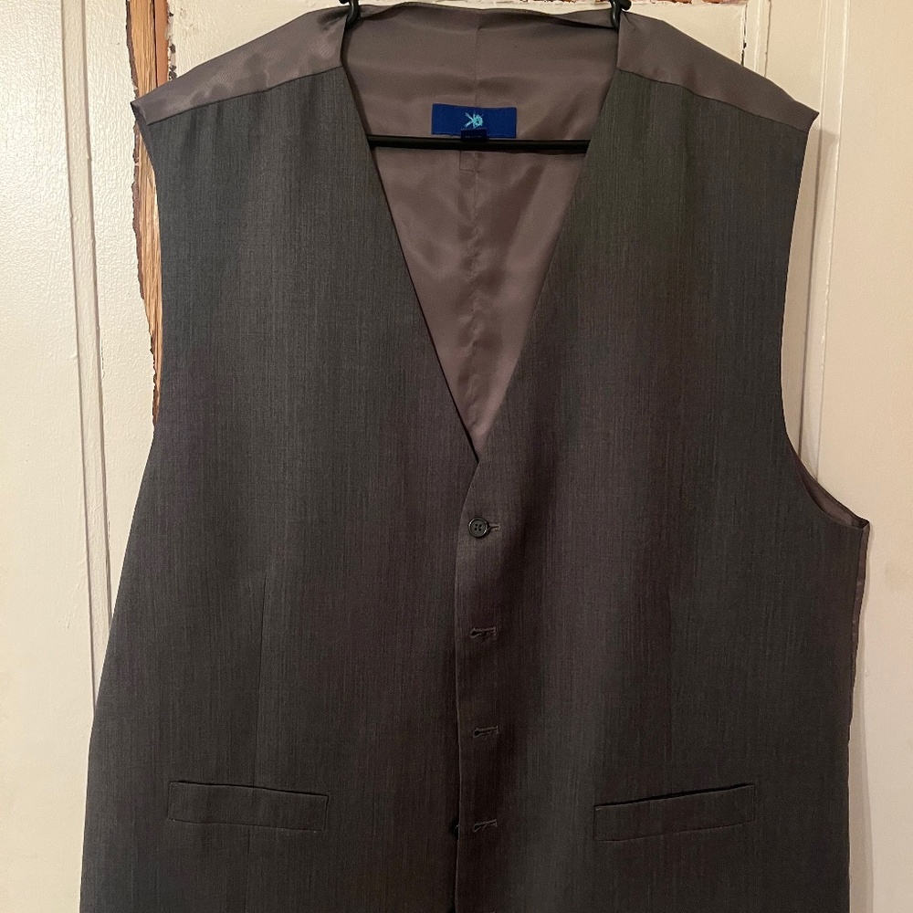 Men’s gray suit